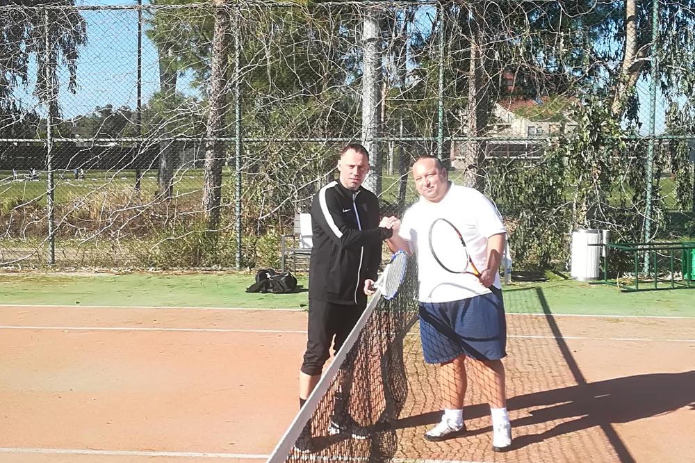 APSOLUTNI HIT: Šou na pripremama Partizana, Vladimir Vuletić igra tenis sa novinarom, a ulog je ogroman!