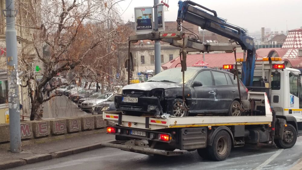 Automobil nakon što je ugašen požar  