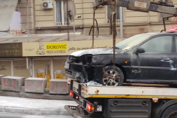 ZA 3 DANA PAUK ODNEO 24 NEPROPISNO PARKIRANA AUTOMOBILA: Bahati vozači vozila ostavili na invalidskim mestima!