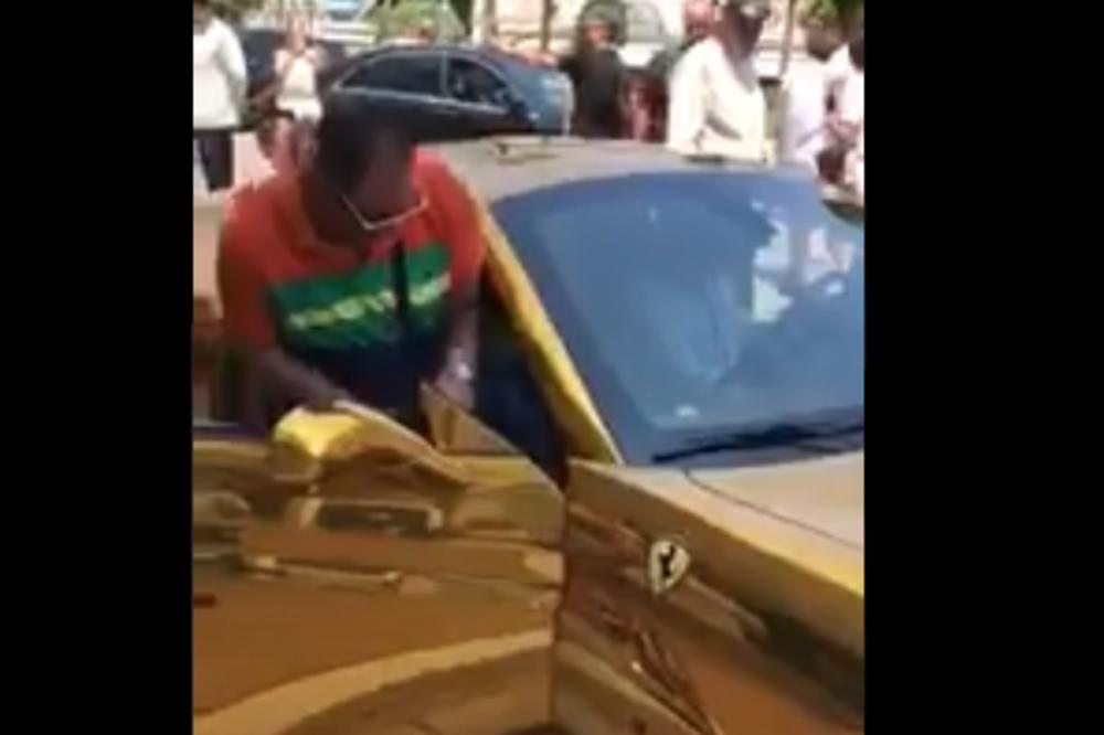 IZA RUŠENJA MADURA MOŽDA IPAK STOJI NAROD: Dok Venecuela gladuje, njegov posinak vozi ZLATNI FERARI (VIDEO)