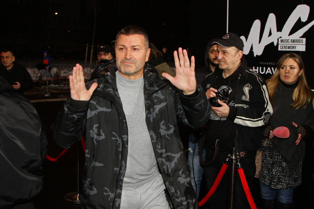 MARKO JE SPUSTIO LUNU TAMO GDE JOJ JE MESTO: Oglasio se blogerkin stric i šokirao izjavom o njenom rijaliti dečku!