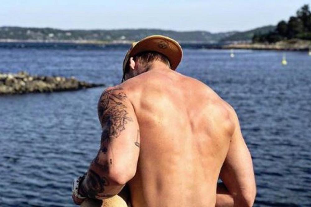 NJEN DEČKO IMA OGROMNU TETOVAŽU NA GRUDIMA: Kada je saznala ISTINU o njoj, nije mogla da dođe sebi!