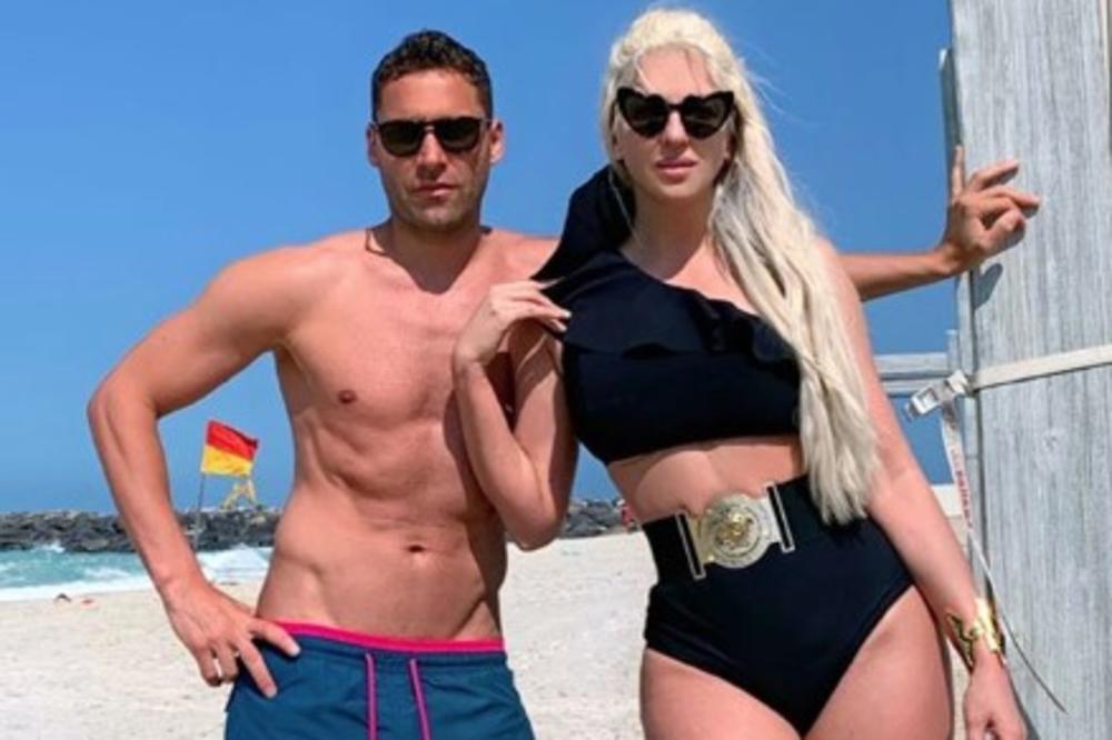 KARLEUŠA SE PONOVO POHVALILA LUKSUZOM: Duško joj kupio SKUPOCEN POKLON i izveo na romantičnu večeru?! (FOTO)