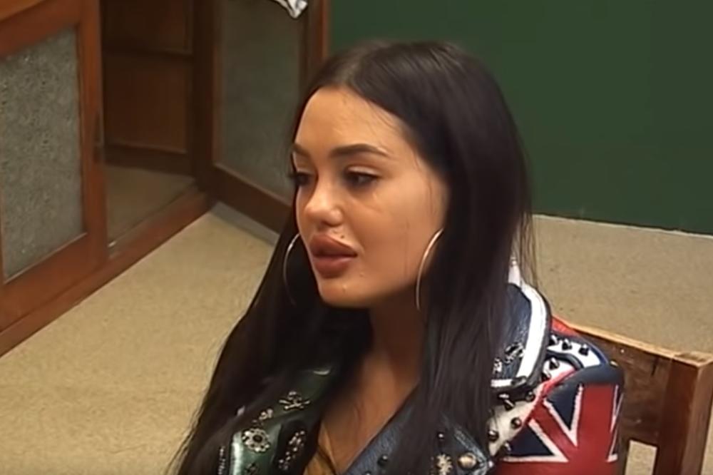 ISPLIVAO EKSPLICITNI SNIMAK ANE KORAĆ: Izvela STRIPTIZ, pa SVE pokazala! Sevnule ogromne grudi! (VIDEO)