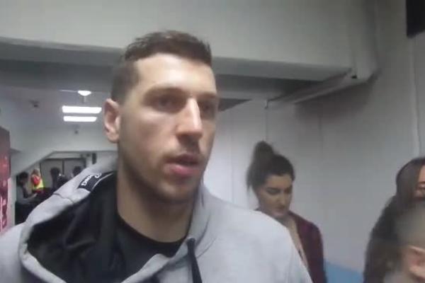 Dok je Gagi Milosavljević davao izjavu, Lesor mu je prišao iza leđa i počeo da ga proziva zbog Partizana!