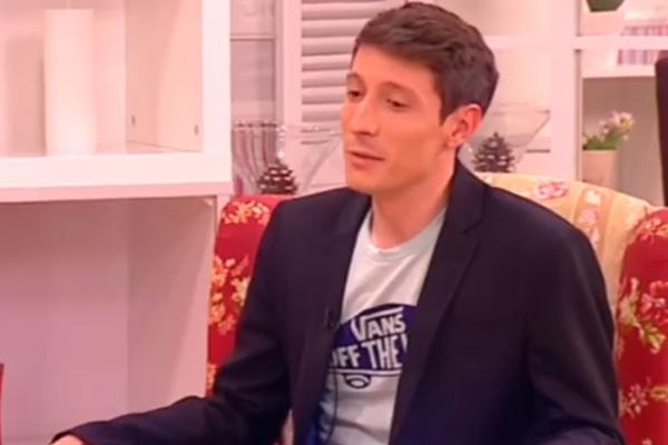 OVAJ SRBIN JE IZUMEO NOVI JEZIK: Niko ne razume šta priča, ali on se STRIMUJE, SVIČUJE I PRATI PATERNE! (VIDEO)