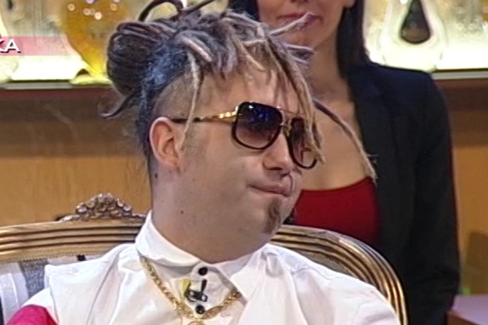 RASTA NAPAVIO HAOS NA AERODROMU: Čim je sleteo, policija je REAGOVALA! Zbog OVOG su sve oči bile uprte u repera!