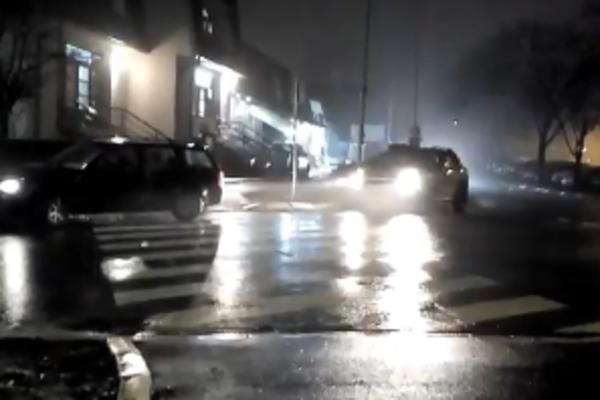 OSTAVIO AUTO NASRED PEŠAČKOG I OTIŠAO: Da li je ovo najbahatiji vozač u Beogradu IKADA? (VIDEO)