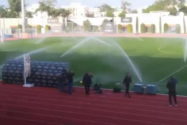 TURCI OKUPALI IVICU ILIEVA: Sportski direktor davao izjavu za TV, završio je mokar do gole kože!