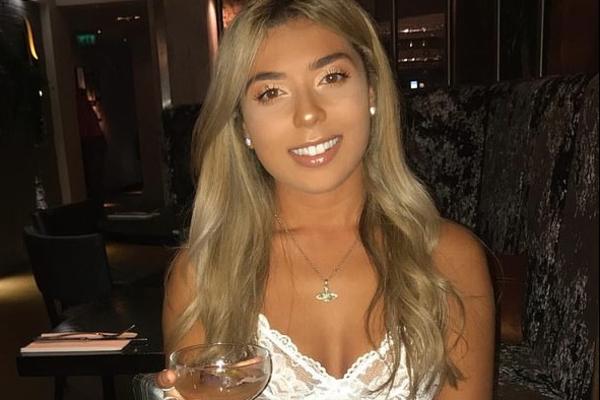 NARUČILA JE SUKNJU ONLAJN: Kada joj je stigao paket, u njemu je ugledala nešto baš GROZNO (FOTO)