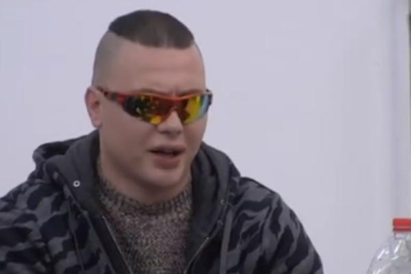 BRENDON OTKRIO KOJA ZADRUGARKA SMRDI PA ZATO STALNO PRSKA PARFEM! Opleo je i po svojim CIMERIMA!