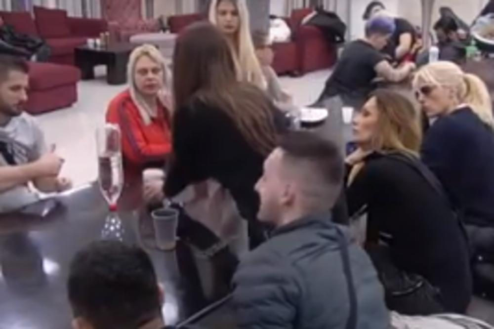 SPOMENULI PRVO GROBLJE, A POTOM I ČEKIĆ: Zadrugari postali NEMILOSRDNI prema OVOM takmičaru! (VIDEO)