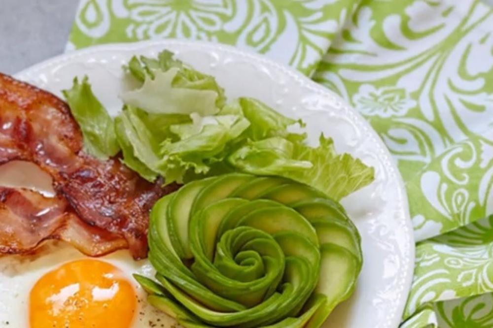 NEKI LEKARI TVRDE DA KETO DIJETA UBIJA RAK: Šta je prava istina?