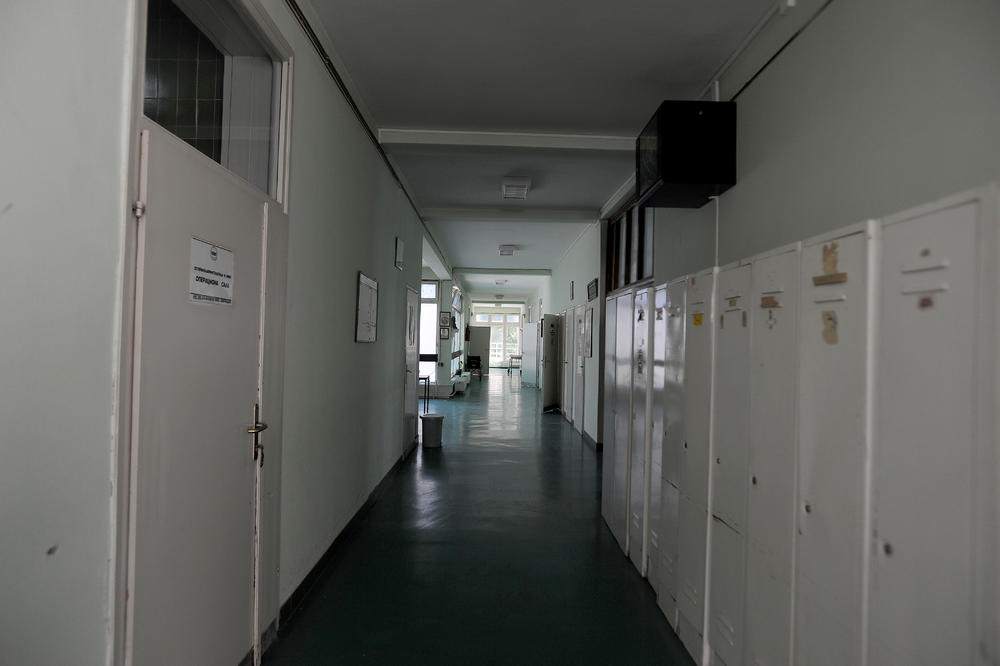 TRAGEDIJA NA ZVEZDARI! Muškarac (35) skočio kroz prozor Gradske bolnice!