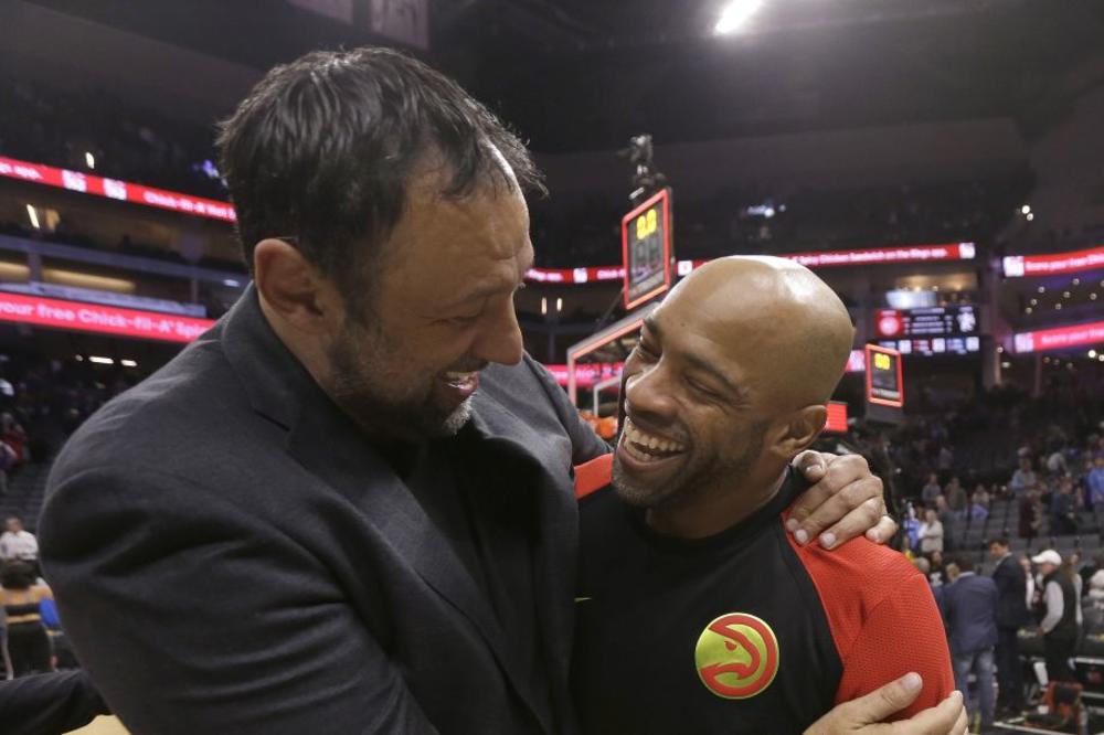 ON JE ZAISTA NEUNIŠTIV: Vins Karter obara rekorde i u petoj deceniji života!