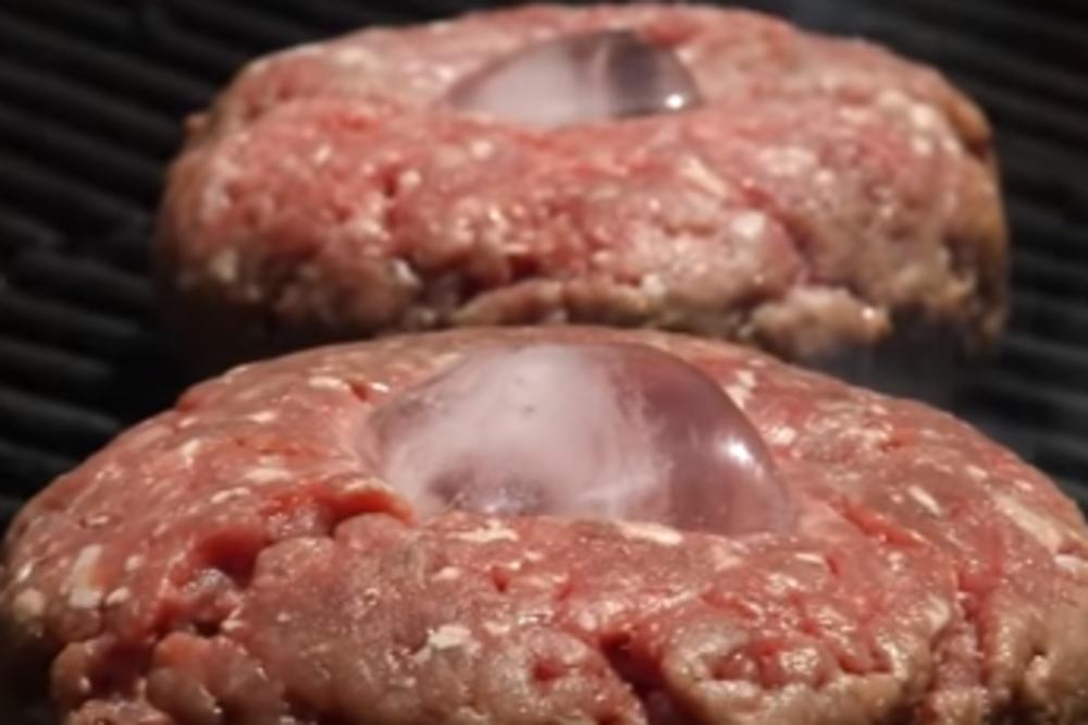 STAVIO JE KOCKICU LEDA NA PLJESKAVICU SPREMNU ZA ROŠTILJ: Njegov trik ODUŠEVIO ceo svet zbog JEDNE STVARI (VIDEO)