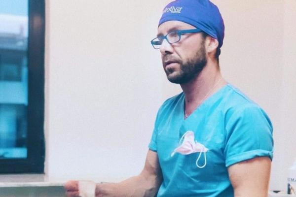 LAGAO DA JE HIRURG, PA DOBIO POSAO NA KLINICI: Imao je diplomu sa KOSOVA, a odao ga je JEZIVI DETALJ sa operacije!