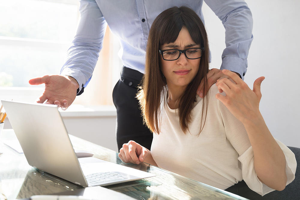 FUNKCIONER KOLEGINICMA SLAO LASCIVNE PORUKE: Povodom navoda o sek*ualnom uznemiravanju oglasio se Grad Kragujevac