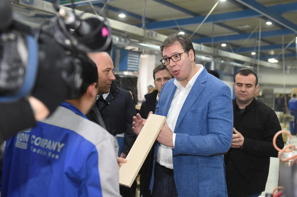 NJENE REČI SU GA PODSETILE NA BOLNO ISKUSTVO NJEGOVE MAJKE! Ova žena otvorila je Vučiću srce