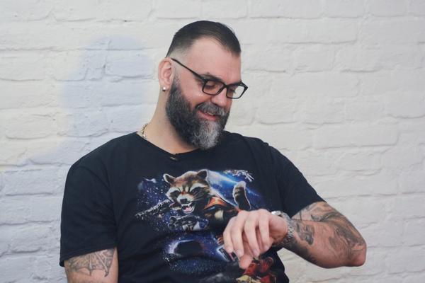 URNEBESNA NOVOGODIŠNJA ČESTITKA RATKA VARDE: Bivši košarkaš nas je opet nasmejao do suza uz pomoć Šurde!