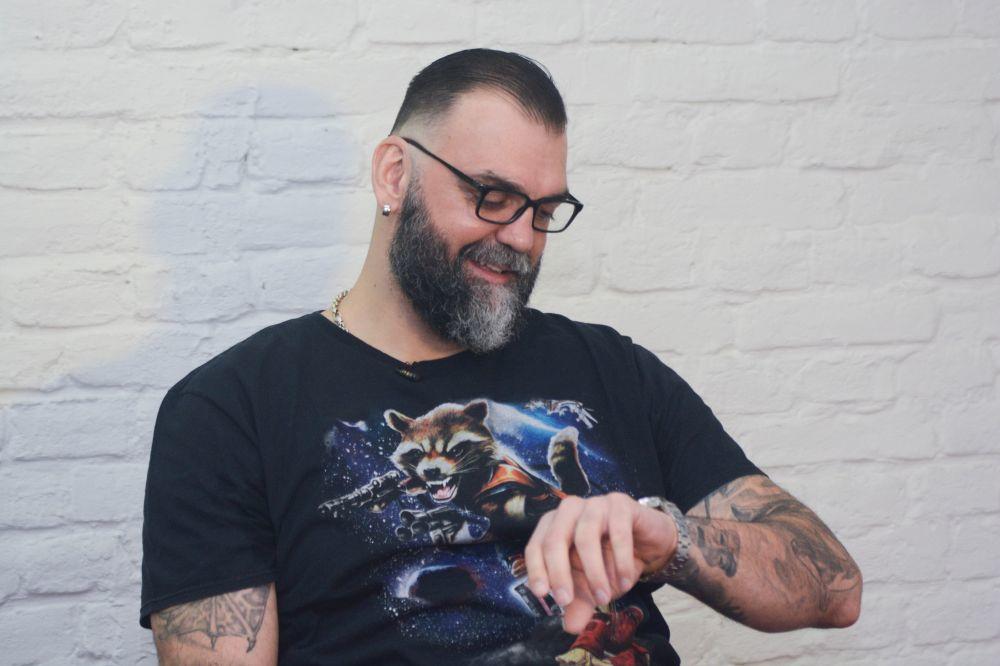 URNEBESNA NOVOGODIŠNJA ČESTITKA RATKA VARDE: Bivši košarkaš nas je opet nasmejao do suza uz pomoć Šurde!