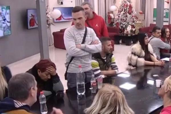 MININ MAKRO MI JE NUDIO DA KRE*NEM BILO KOJU PEVAČICU IZ KATALOGA: Čolak ZGRANUO izjavom o PROSTITUCIJI na ESTRADI!