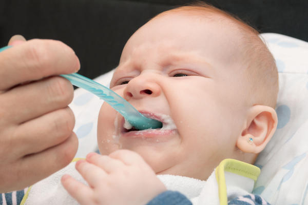 PREMINULA BEBA (2) U ČAČKU, SUMNJA SE NA GRIP! Primljena u bolnicu, iznenada joj se pogoršalo stanje!