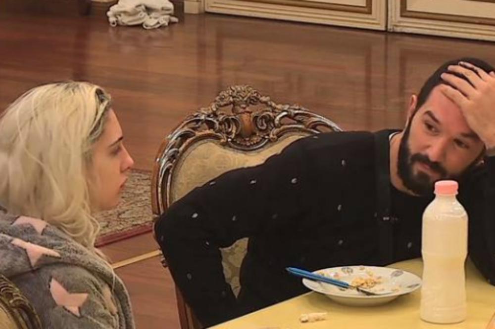 LAKIĆ POČEO DA UMIŠLJA KAKO JE BOG I BATINA: Njegova TRUDNA verenica ga u svemu podržala! (FOTO)