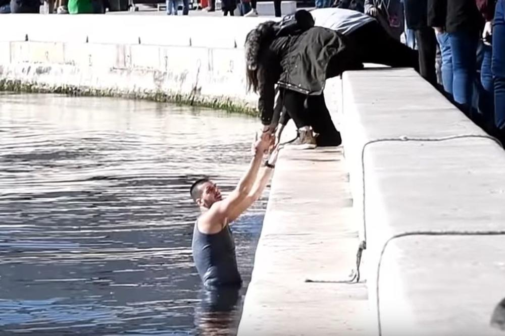 MORAO DA BACI MAJICU ZVEZDE: Dok su jedni pokušavali da pomognu vaterpolisti, drugi su vikali - On je četnik!