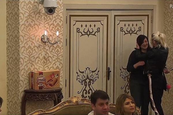 RADOVALA SE DOLASKU MAJKE, ALI TO NIJE DUGO TRAJALO: Takmičarku sačekala vest O SMRTI člana porodice!