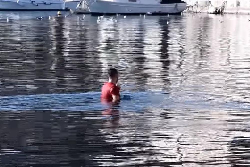 TORCIDA SE POHVALILA PLENOM NA DRUŠTVENIM MREŽAMA: Pogledajte šta su sve huligani ukrali od igrača Crvene zvezde!