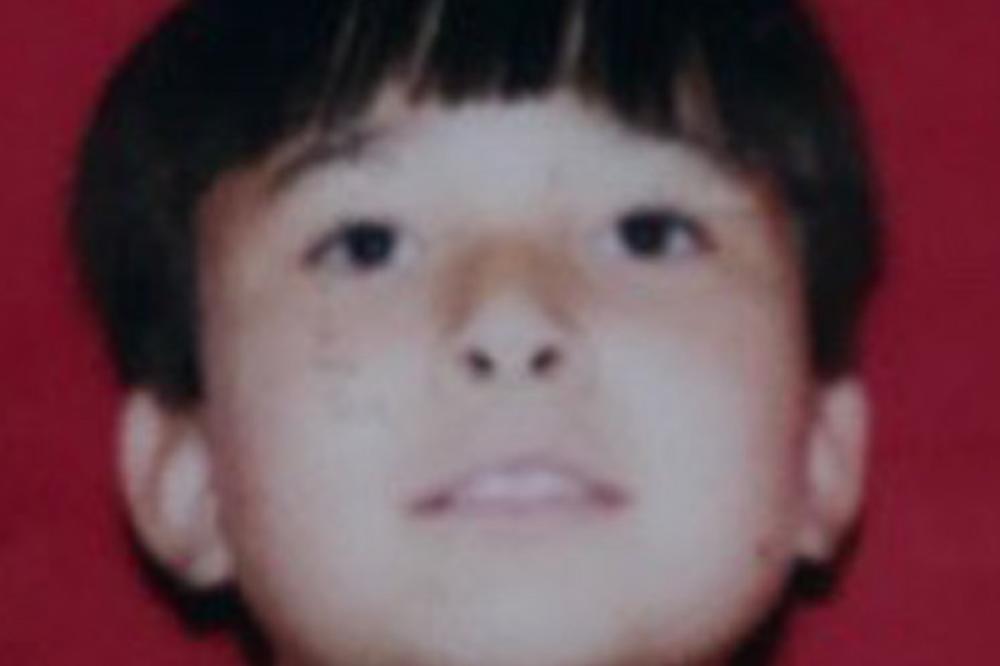 REKAO JE DA MU JE SUPRUGA UZELA SINA, A 20 GODINA KASNIJE SAZNALI SMO ISTINU! Ko je zapravo DEČAK ISPOD BILBORDA?