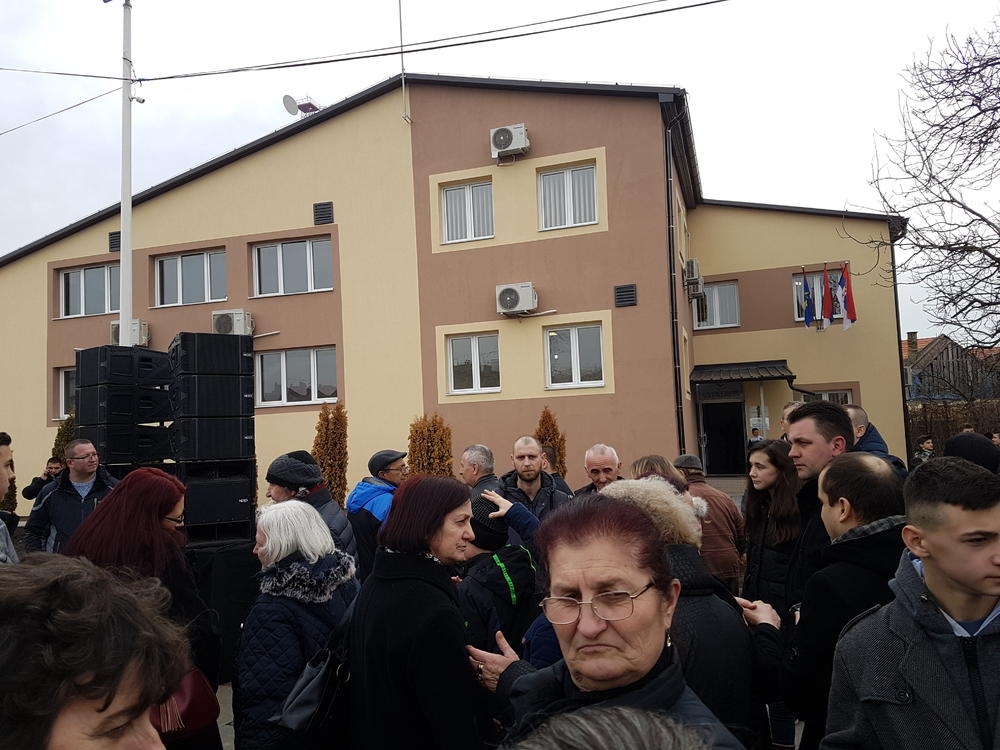 Okupljeni građani u Opštini Kovin
