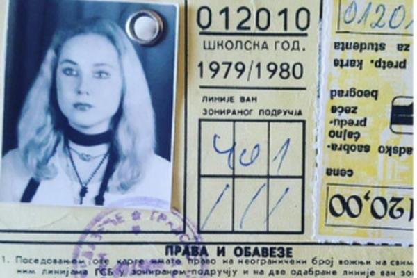 NA OVOJ SLICI JE NAJPOPULARNIJA DOMAĆA ZVEZDA: Na prvi pogled niko ne zna o kome je reč! (FOTO)