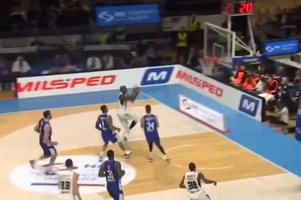 BANDŽAAA SIIII! Iako smo navikli na njegova brutalna zakucavanja, ovo protiv Budućnosti će se najduže pamtiti!