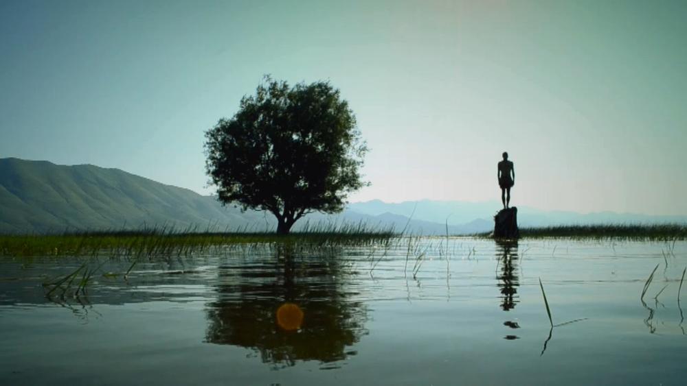 Rad Fatluma Dočija 'Hanging Around'  