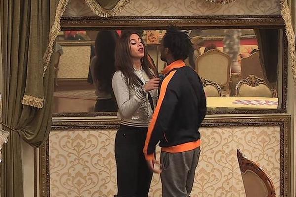 JOŠ JEDNA PROSIDBA U RIJALITIJU: Džonatan pitao Meu da se UDA za njega, evo šta je odgovorila!