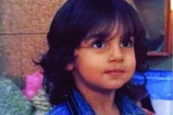 TAKSISTA ZAKLAO DEČAKA (6) NA OČI OČAJNE MAJKE: Udario ga staklenom flašom, pa PREREZAO VRAT! (VIDEO)