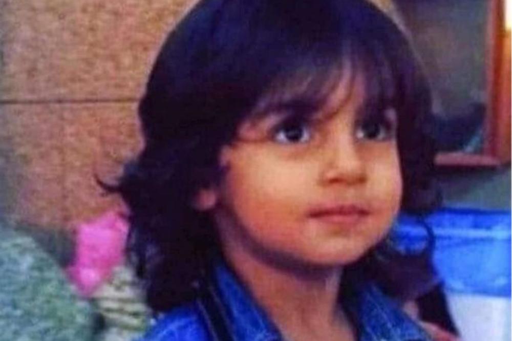 TAKSISTA ZAKLAO DEČAKA (6) NA OČI OČAJNE MAJKE: Udario ga staklenom flašom, pa PREREZAO VRAT! (VIDEO)