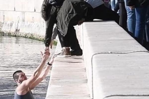 DOK SU HULIGANI HTELI DA GA UBIJU, ONA MU JE PRUŽILA RUKU! Jedina je pomogla vaterpolisti ZVEZDE i postala HEROJ