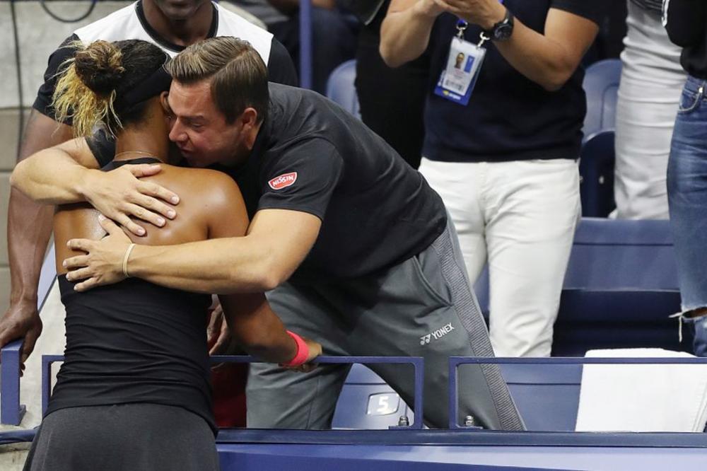 OSTAVILA SRBINA: Od nje je napravio najbolju na svetu, a ona mu se zahvalila prilično hladno!