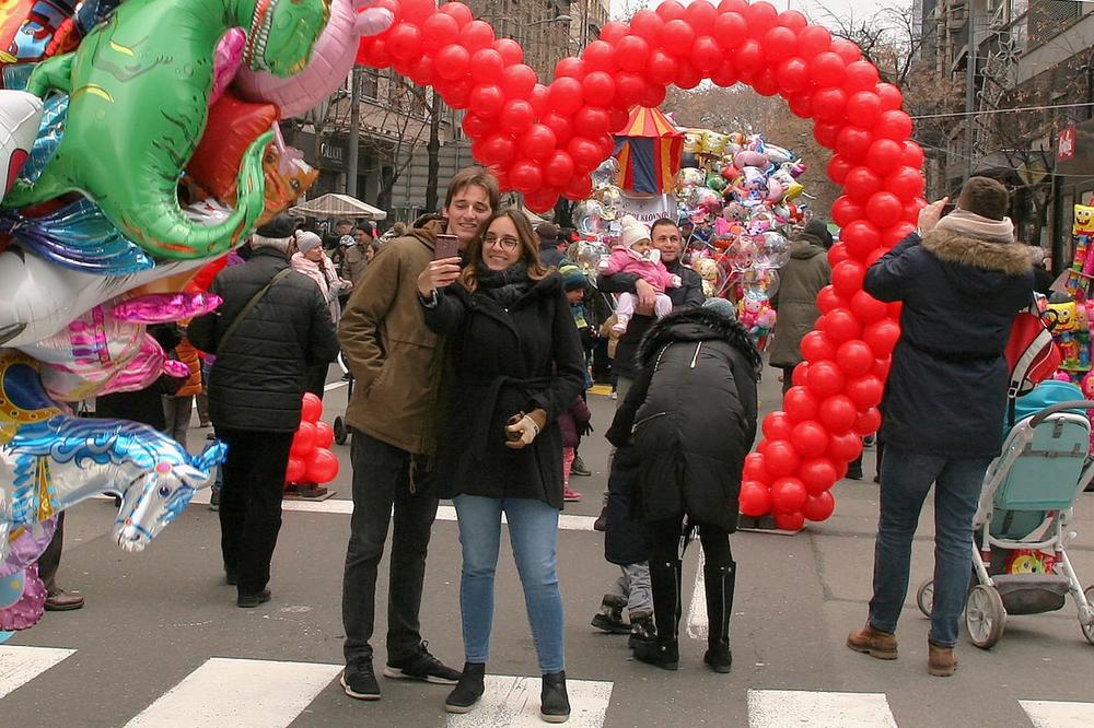 TURISTIČKA ŠETNjA KROZ LjUBAVNU ISTORIJU STAROG BEOGRADA: Poklon-tura opštine Stari grad povodom Dana zaljubljenih