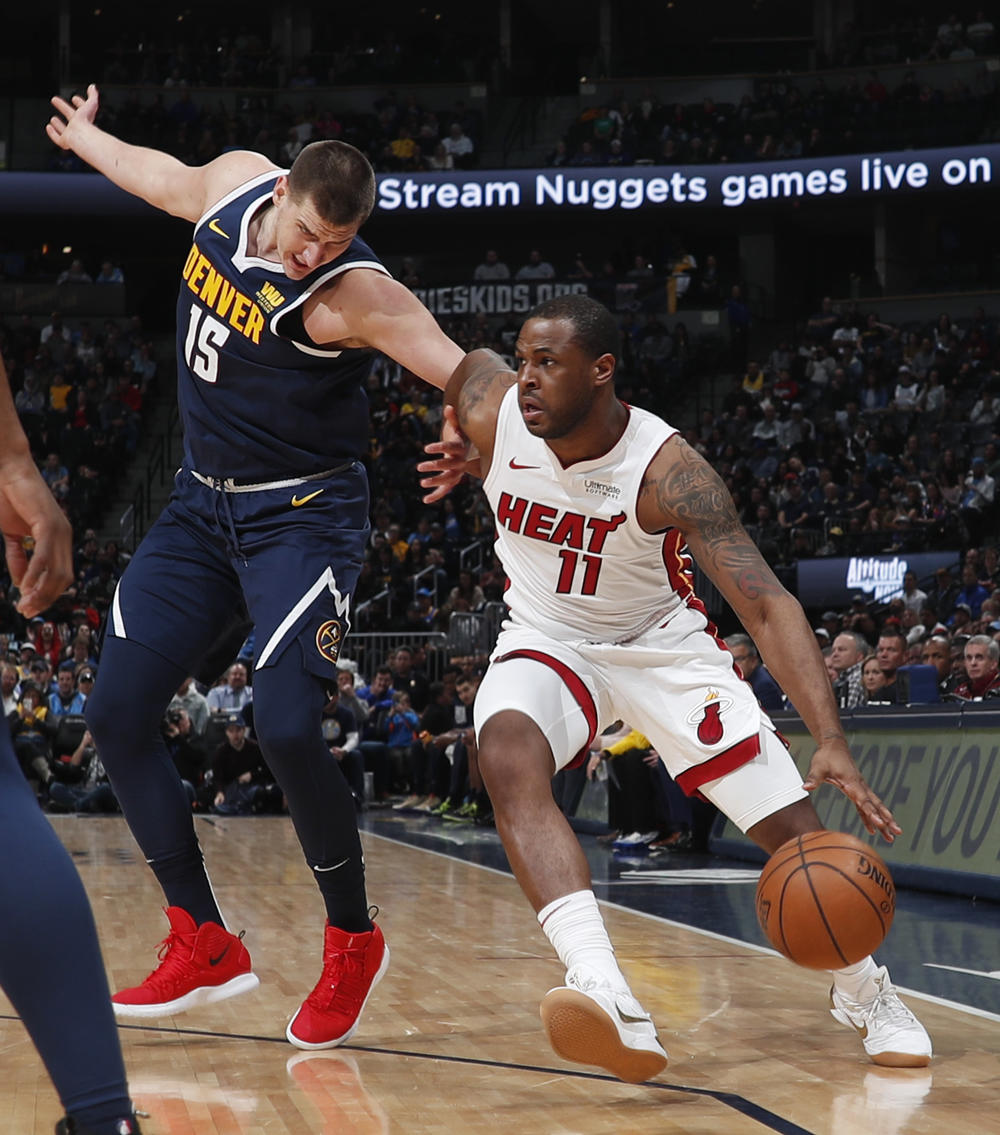 Nikola Jokić u duelu sa Dionom Vejtersom