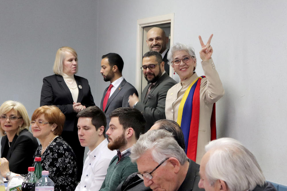 OTPRAVNICA POSLOVA AMBASADE VENECUELE LUMPUJE KOD ŠEŠELJA NA SLAVI! Kada je čula ovu pesmu krenulo je LUDILO