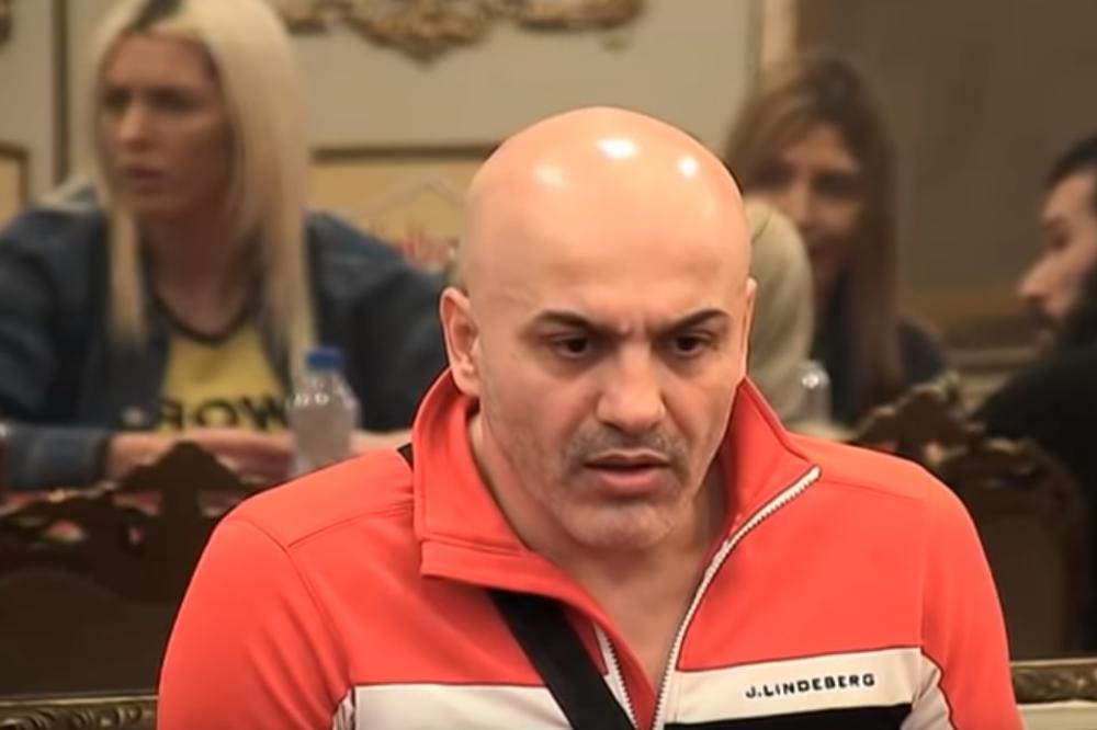 NISTE IMALI POJMA DA JE U OVO ON UPLETEN: Posle toliko godina OTKRIVENO, vaš omiljeni deo pesme peva BAŠ BAKI B3