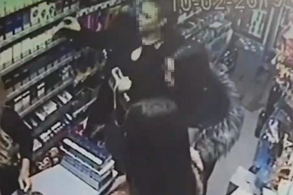 JEDNA JE ZAMAJAVALA PRODAVAČICU, DRUGA JE KRALA CIGARETE: Devojke iz Pančeva sada PLAČU i KUKAJU