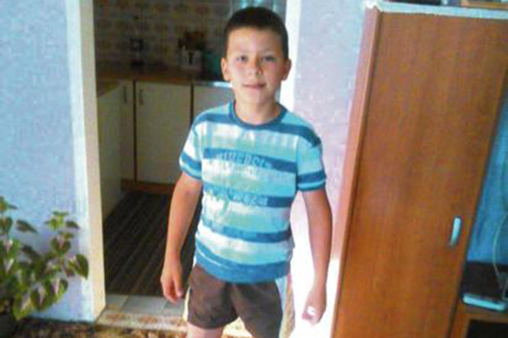 OVO JE NIKOLA (12) KOJI SE UBIO OČEVIM PIŠTOLJEM: Pismo koje je ostavio roditeljima slama srca!