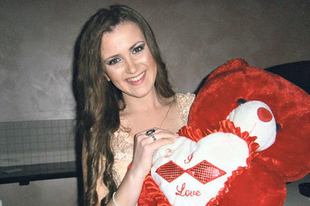 PREGLEDANI SNIMCI SA KAMERA PUMPE NA KOJOJ JE UBIJENA KRISTINA KAPLANOVIĆ: Nedostaje 5 minuta, vidi se grupa ljudi