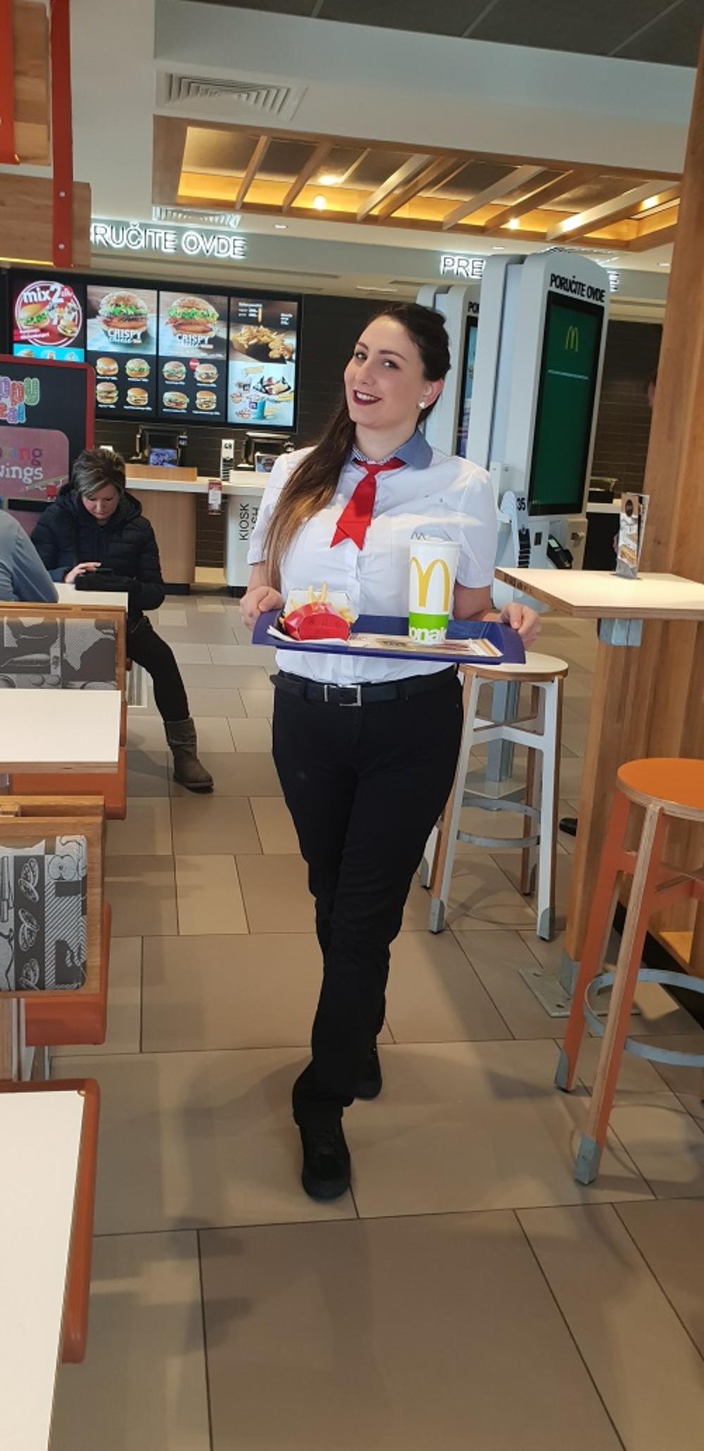 Jovana Stojanovska ima 29 godina 