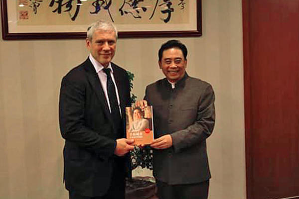 BORIS TADIĆ PRODAJE KAFU OD MAČJEG IZMETA: Bivši predsednik našao posao